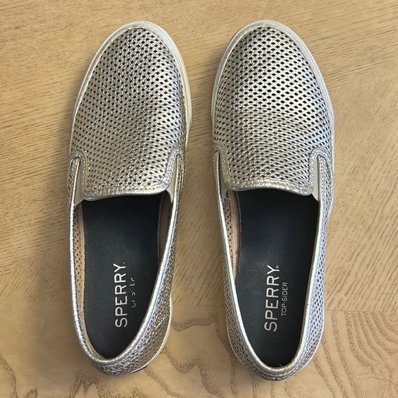 SPERRY Top-Sider. Flat casual loafers size 9.5 MED. Gold metallic finish. - Picture 2 of 7